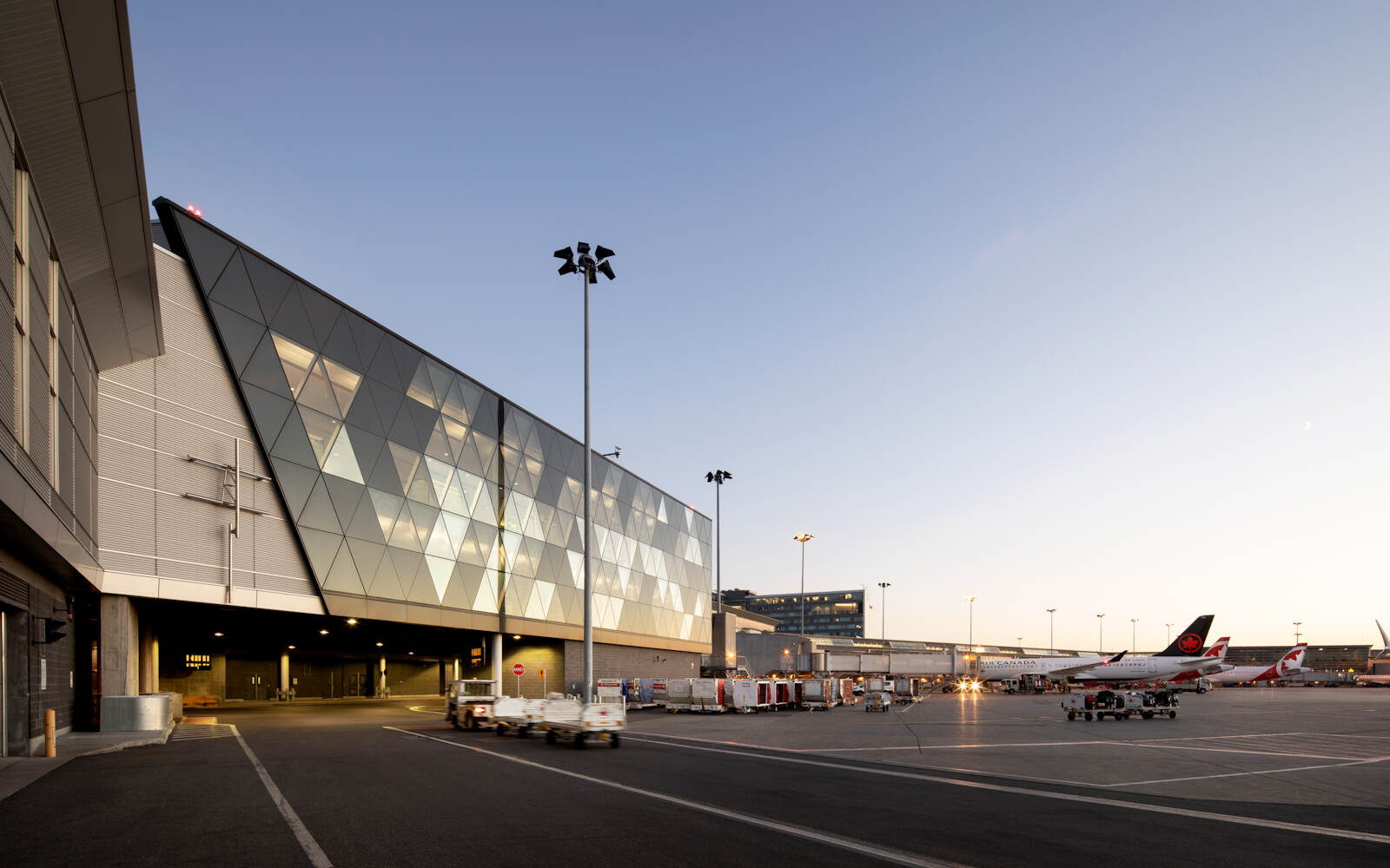 Centre de correspondance pour les passagers en transit à l’aéroport Montréal-Trudeau