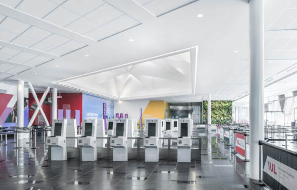 Centre de correspondance pour les passagers en transit à l’aéroport Montréal-Trudeau